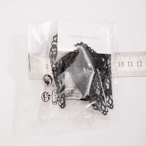 Bracciale ad anello gotico con design floreale traforato da 10cm e cartoncino