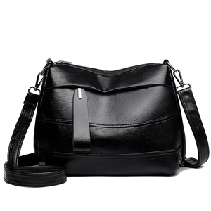 Sac à bandoulière minimaliste en cuir souple noir avec plusieurs poches et sangle