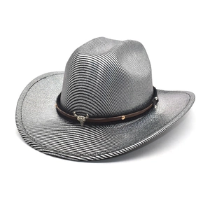 Chapeau de cowboy western gris argenté avec tête de taureau et bande cuir