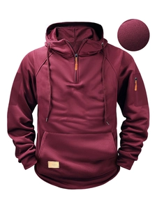 Detailansicht des weinroten taktischen Hoodies mit atmungsaktivem Mesh und halbem Reißverschluss