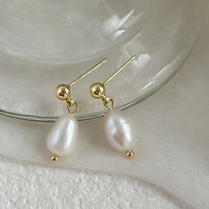 Elegant 925 silver needle Baroque freshwater pearl drop earrings in gold finish