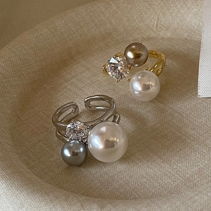 Elegante anello aperto retrò francese con zircone e perle nei toni oro e argento