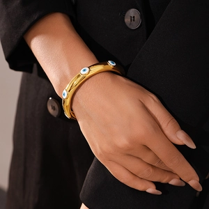 Bracelet jonc doré épais avec œil protecteur en émail bleu et blanc pour femme