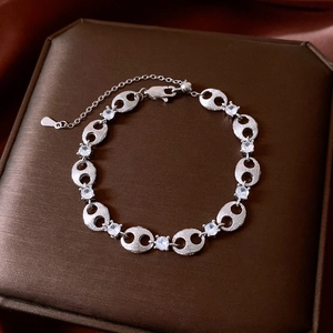 Detail of silver pig nose chain bracelet with zircon stones and adjustable lobster clasp