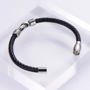 Bracciale intrecciato in pelle nera da uomo con nodo in acciaio inox argento e chiusura magnetica