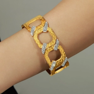 Chunky gold-plated hammered geometric chain bracelet with silver crystal accents