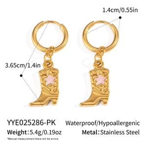Détails des boucles d'oreilles bottes de cowboy à étoile rose avec dimensions précises