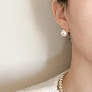 Elegant 925 sterling silver pearl stud earrings and matching necklace in milky white