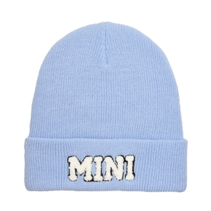 Berretto in maglia azzurro con ricamo MINI bianco per autunno e inverno caldo stile
