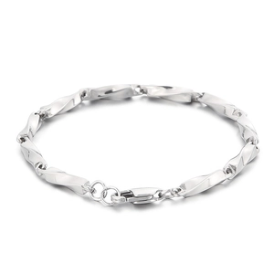 Bracelet Mobius en acier titane argenté pour homme avec un design torsadé minimaliste