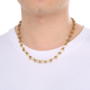 Gold knotted chain necklace set in 304 stainless steel worn by a model in casual style