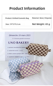 Detailansicht der karierten Strick-Kosmetiktaschen in verschiedenen Farben und Größen