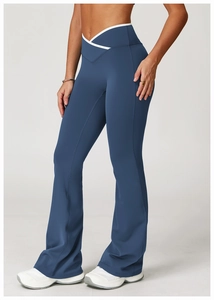 Detailansicht der High-Waist-Yoga-Hose mit V-förmigem Kreuzbund in Nebelblau-Design