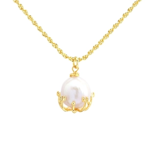 Elegant gold pearl pendant necklace featuring a round white pearl on a gold chain