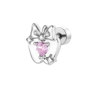 Orecchino a perno mela in argento con zircone cuore rosa e fiocco su sfondo bianco