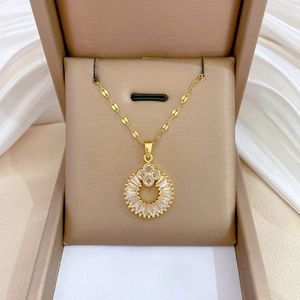 Elegant gold titanium lucky clover necklace set with clear zircon in a luxury jewelry box