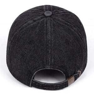 Vue arrière casquette de baseball en jean délavé gris foncé avec boucle métallique