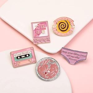 Enamel Brooches Pins Zinc Alloy Pink Retro Tape Music Player Funny Cartoon Badges Clothes Bags Decoration Fashion Jewelry