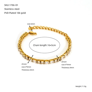 Vue macro du bracelet tennis plaqué or montrant les dimensions, les zircons et le fermoir