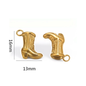 Détail du pendentif botte plaqué or 18K montrant les dimensions 16mm de hauteur