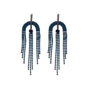 Boucles d'oreilles pompons en strass bleu foncé avec design en arc semi-circulaire et argent