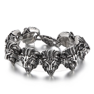 Strong lion head embossed men's bracelet in 316L stainless steel with a silver finish