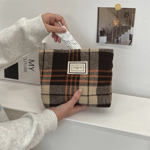 Detail view of the retro wool plaid cosmetic bag with Pleasant Time label and zipper