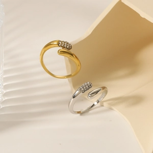 Anelli minimalisti in acciaio inossidabile placcato oro 18K con pavé di zirconi luminosi