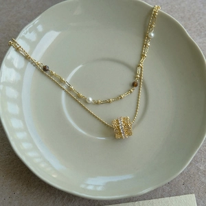 Double-layered golden necklace with tiger eye stone, pearls and pavé zircon pendant