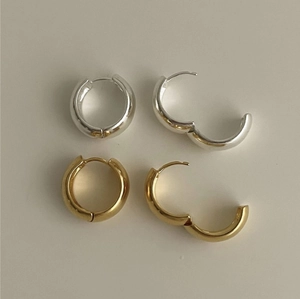 Detail showing 925 silver and gold geometric hoop earrings in open and closed states