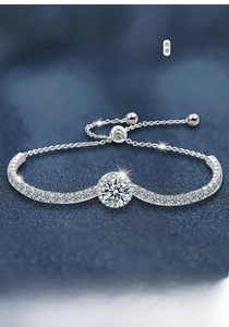 Detailed view of S925 sterling silver bracelet with moissanite stone and star link design