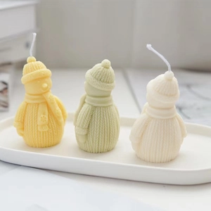 Three-piece snowman scented candles set with knit texture in yellow, green and cream white