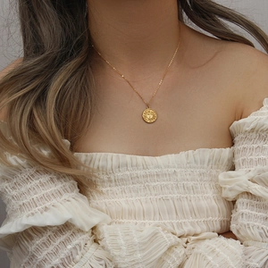 Collier vintage plaqué or 18 carats avec pendentif en relief soleil 3D pour femme