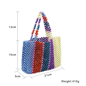 Tableau des tailles détaillé d'un sac à main en perles colorées avec dimensions