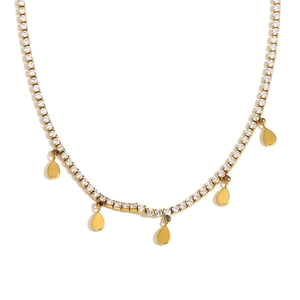 Collier en acier inoxydable plaqué or 18 carats avec zircon et breloques gouttes