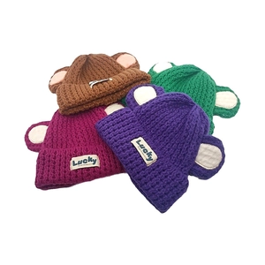 Bonnet D'Hiver Chaud En Acrylique Tricoté Oreilles De Ours Stéréoscopiques Lucky Patch Coiffure Mignonne Pour Femmes
