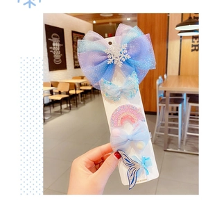 Detail of 5-piece Frozen themed hair clips featuring blue gradient bows and snowflakes