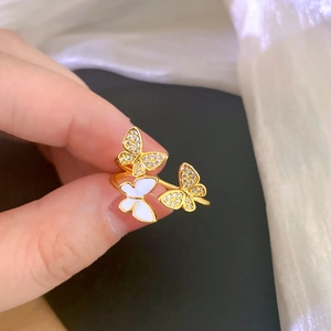 Adjustable gold ring with three butterflies in white enamel and sparkling crystals