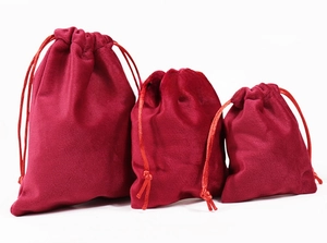 Set di tre sacchetti in velluto rosso rosa con coulisse per gioielli e anelli