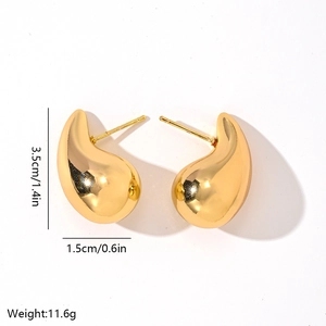 Detailed view of 14K gold teardrop earrings with dimensions 3.5cm by 1.5cm and weight 11.6g