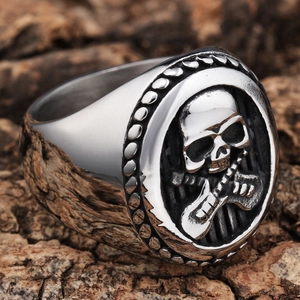 Vintage punk skull and cross guitar relief ring in silver stainless steel