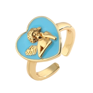 Anello dorato regolabile con cuore in smalto blu e rilievo di angelo su sfondo bianco