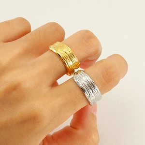 Adjustable bark textured stainless steel rings in gold and silver finish for women