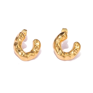 Vintage geometric C-shaped earrings in 18k gold plated stainless steel with hammered texture
