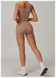 Vue détaillée du short de yoga à taille haute avec tissu élastique de soutien