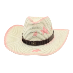 Dettaglio cappello di paglia cowboy con stelle rosa e fibbia metallica a testa di toro