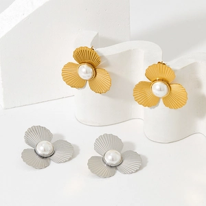 French Retro Petal Stud Earrings Stainless Steel With Artificial Pearl Scallop Shape Elegant Gold Silver Plated Jewelry For Women