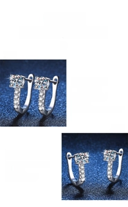 Détail de boucles d'oreilles moissanite en argent S925 en U avec pierres rondes de 1 carat