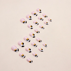 Faux ongles ovales roses avec motifs abstraits vagues de vache et poudre aurora