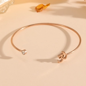 Bracelet jonc en acier inoxydable plaqué or rose 18k avec symbole Om et zircon
